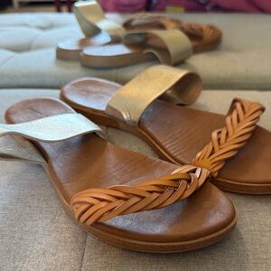 Universal Thread Tan and Gold Sandals